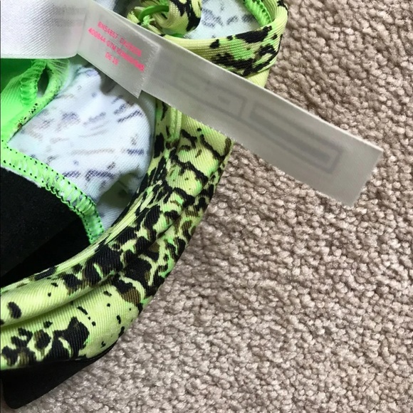 Vs pink ultimate scoop lined sport bra Sm d-Dd - Picture 8 of 8